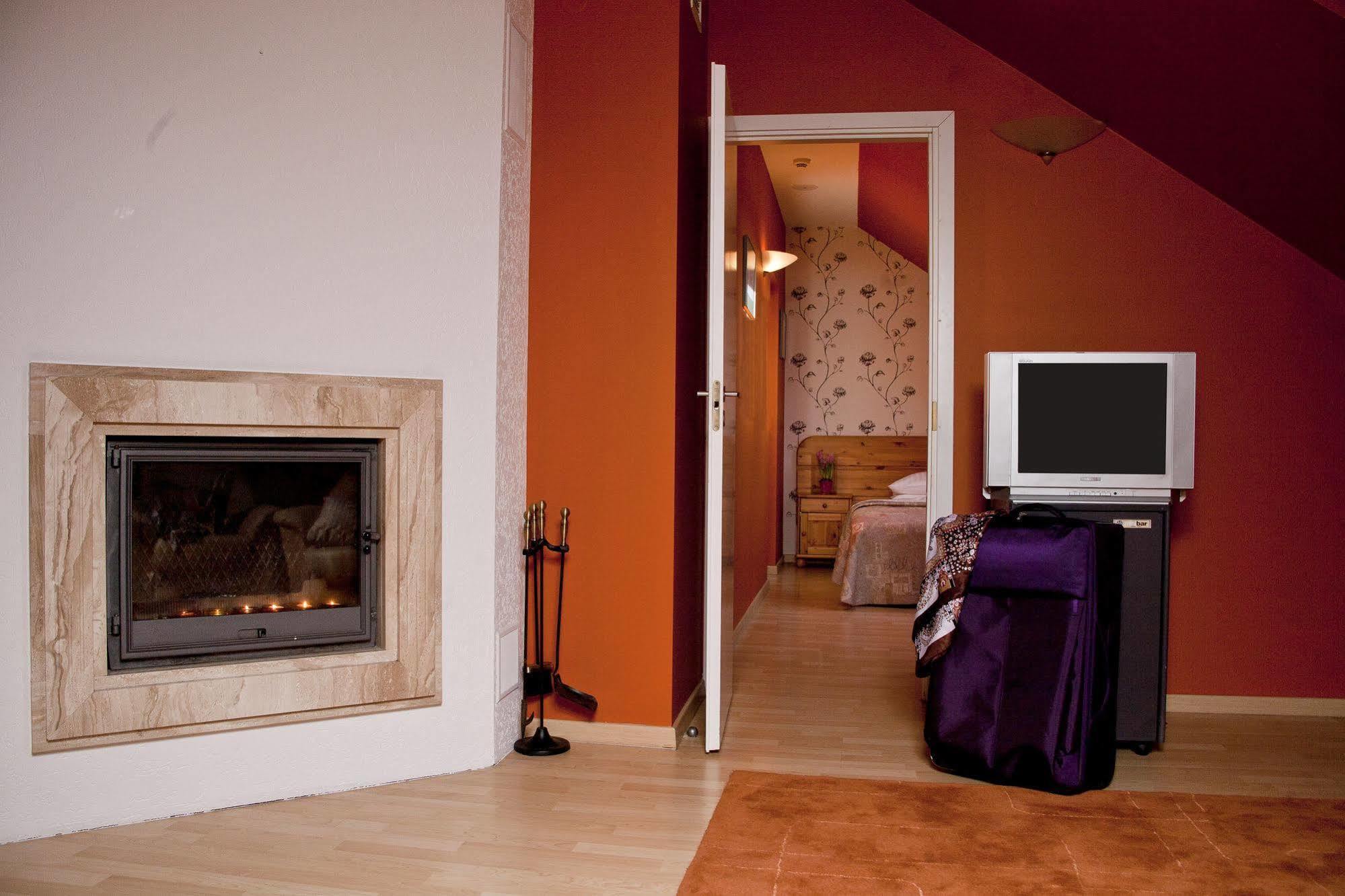 Hotel Abc Airport Рига Экстерьер фото