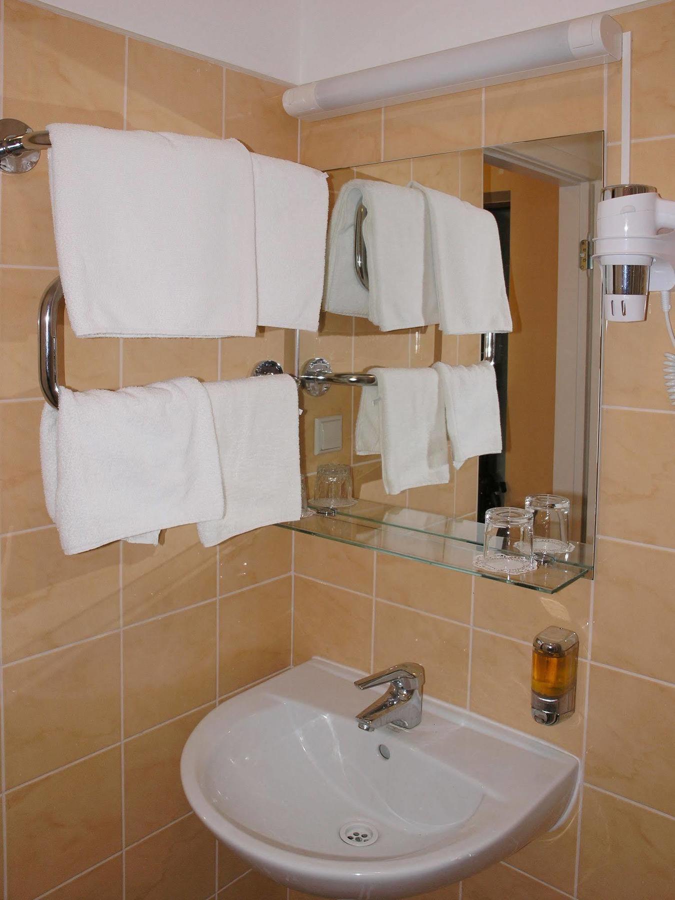 Hotel Abc Airport Рига Экстерьер фото