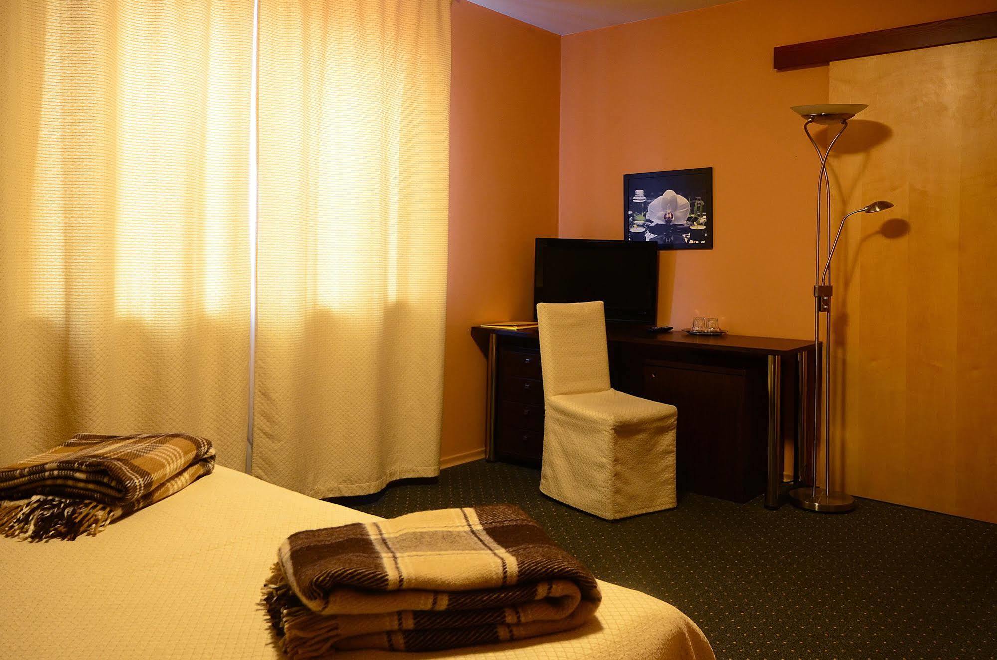 Hotel Abc Airport Рига Экстерьер фото