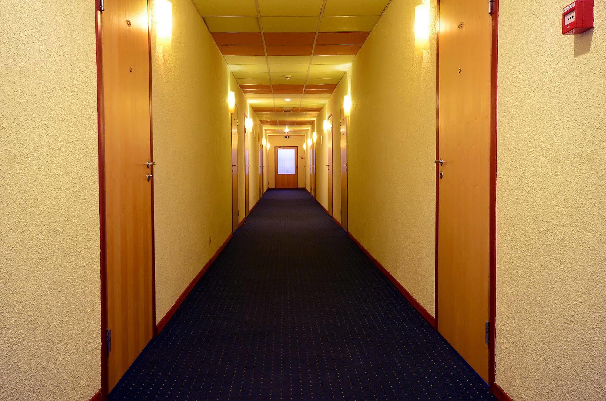 Hotel Abc Airport Рига Экстерьер фото